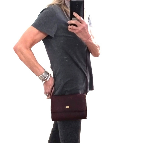 BUXTON BURGUNDY CONVERTIBLE WALLET/CROSSBDY - Picture 8 of 9